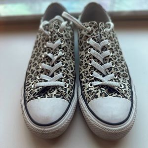 Converse leopard print
